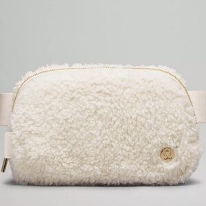 COPY - Everywhere Belt Bag 1L Fleece